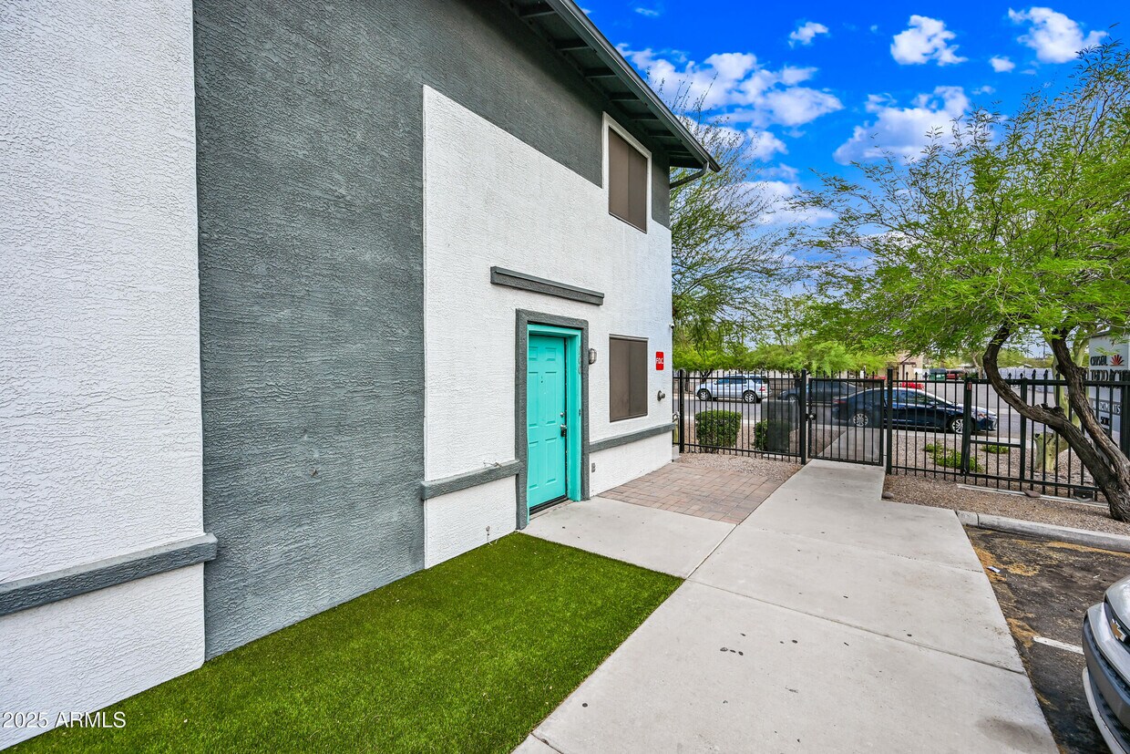 Primary Photo - 5010 N 22nd Ave