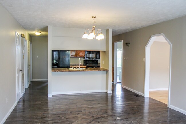 Building Photo - 6930 Ellesmere Dr NW