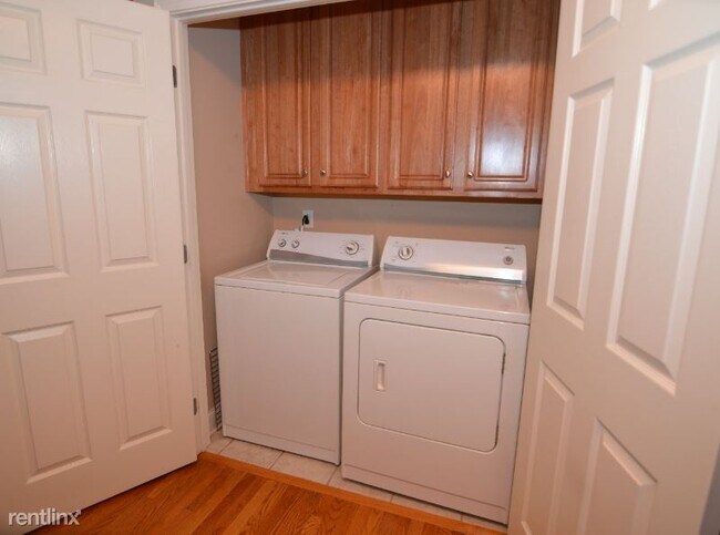 Building Photo - 3 br, 2.5 bath Townhome - 108 Noel Cove Cir