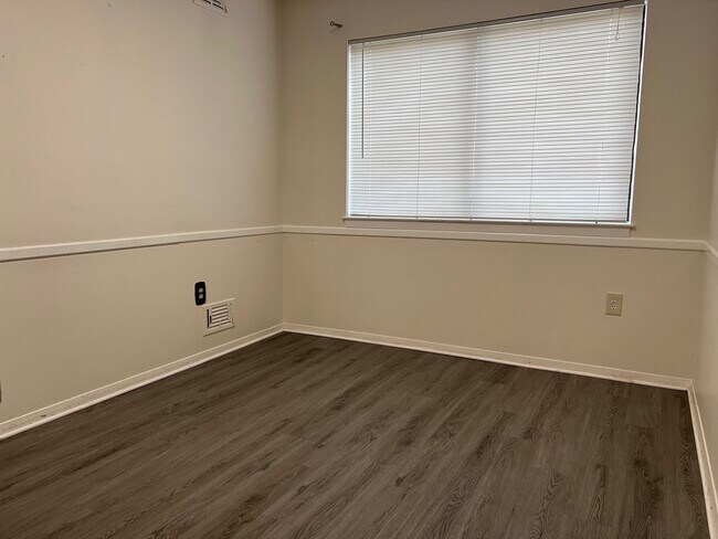 Área de comedor - 1006 Holly Walk