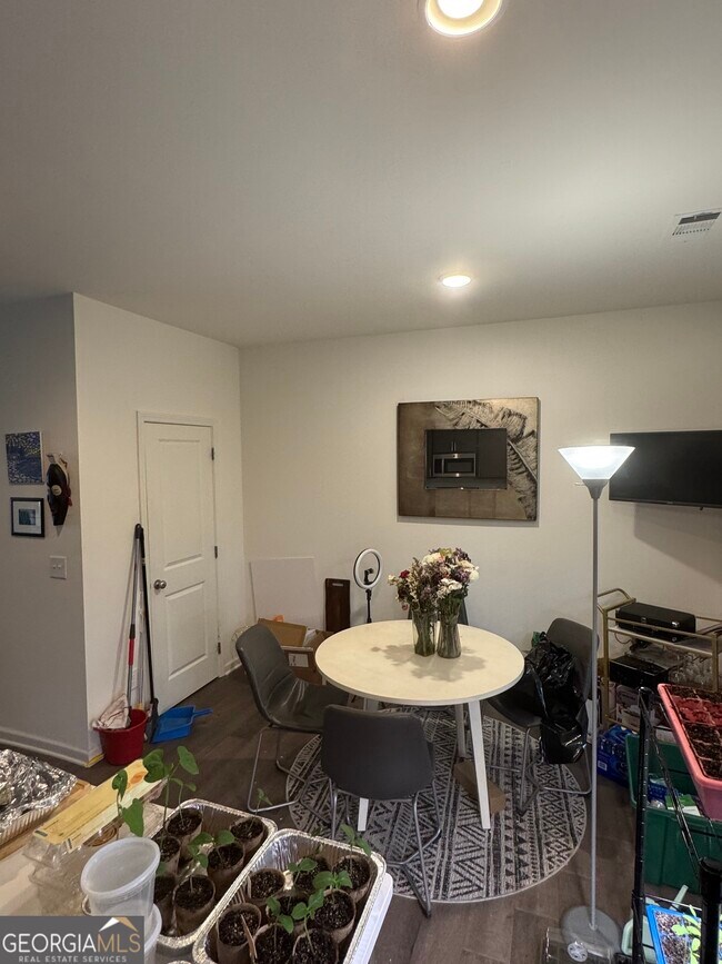 Building Photo - 776 Crestwell Cir