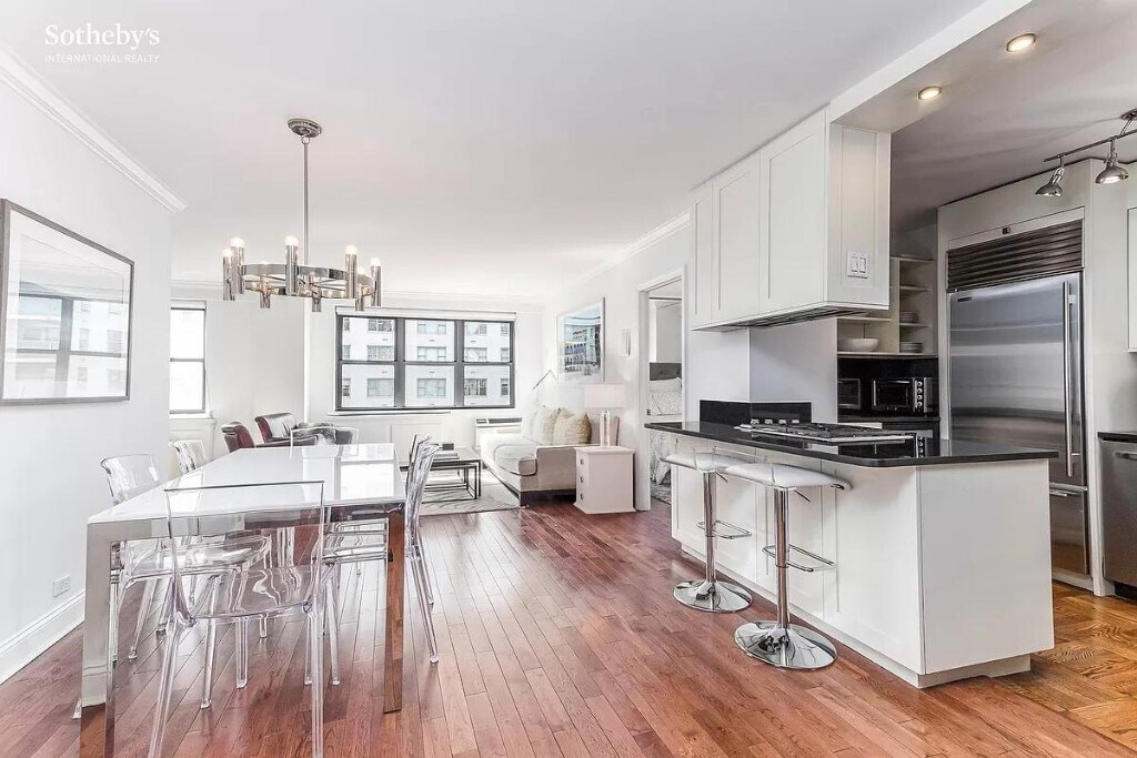 Foto principal - 301 E 63rd St