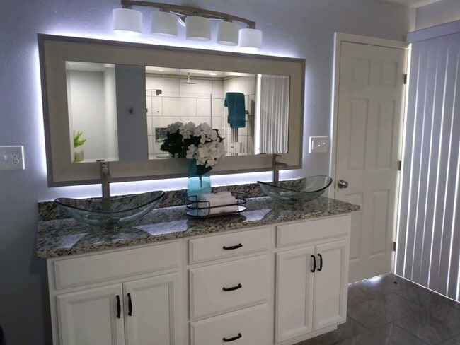 Photo - Gorgeous 3 bedroom, 2 bath House