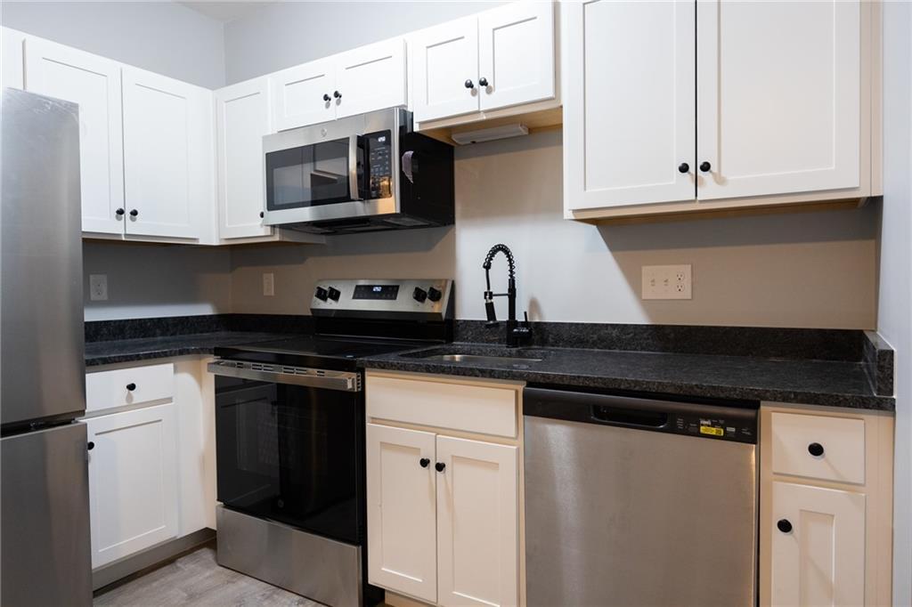 Primary Photo - 6899 Post Rd