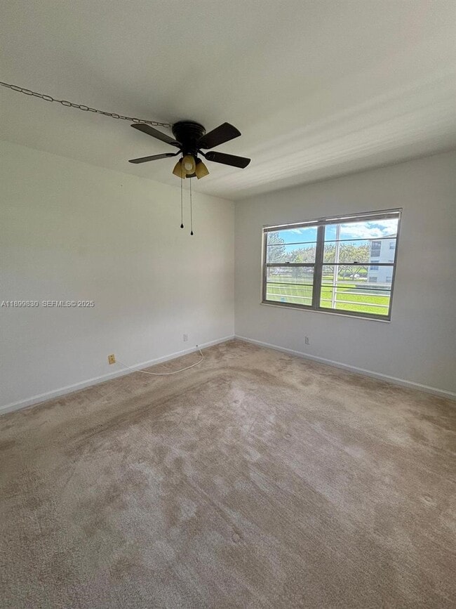 Building Photo - 564 Mansfield M