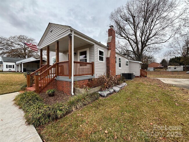 Building Photo - 410 Gann St