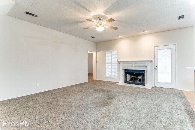 Building Photo - 3 br, 2.5 bath House - 2929 Timber Creek Trl