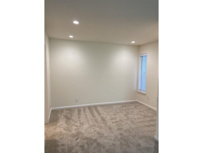 Building Photo - 495 Ignacio Blvd