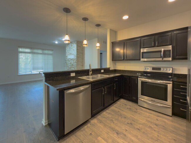 Foto del edificio - Beautiful Ranch 2 bed/2 bath Condominium