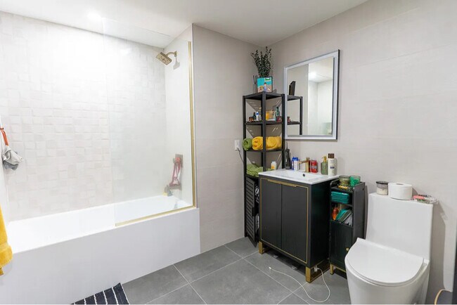 Foto del edificio - 154 Lenox Rd