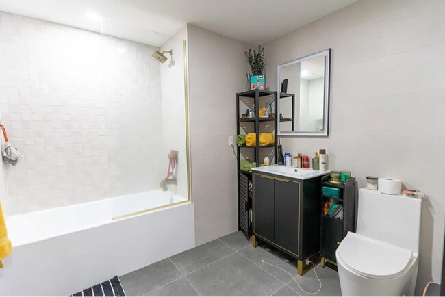 Building Photo - 154 Lenox Rd