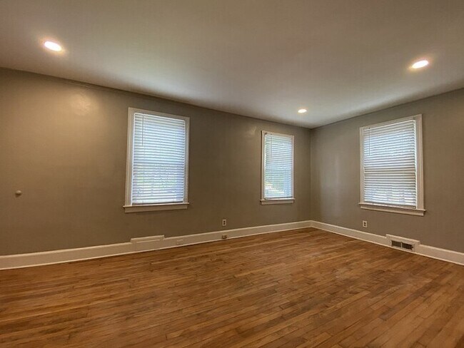 Foto del edificio - Short Term / Spring Semester Rental 224 S....