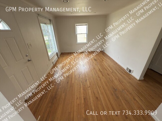 Building Photo - 14641 Russell Ave