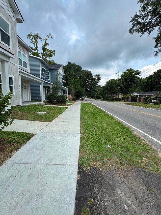 Foto del edificio - 5739 Murray Dr