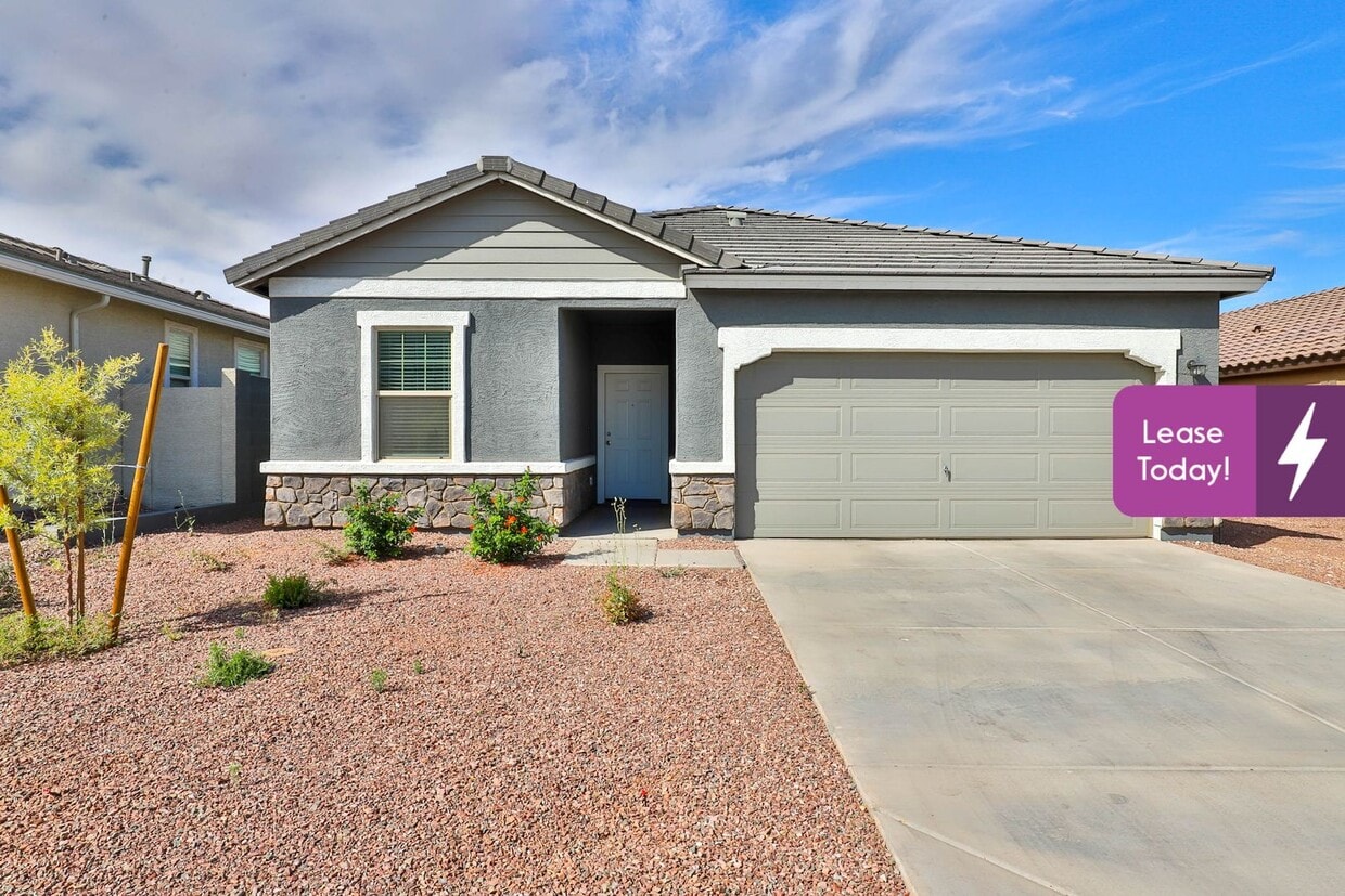 Primary Photo - Spacious 4 bed 3 bath