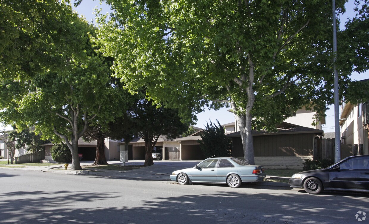 Building Photo - 641-647 Palma Dr