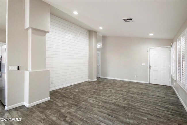 Foto del edificio - 4623 E Desert Wind Dr.