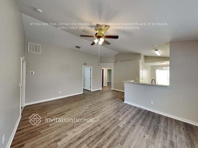 Foto del edificio - 10303 Lakeside Vista Dr