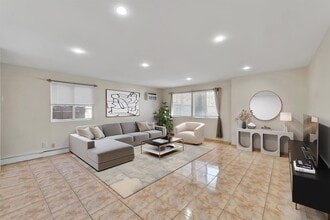 Building Photo - 226 49th St