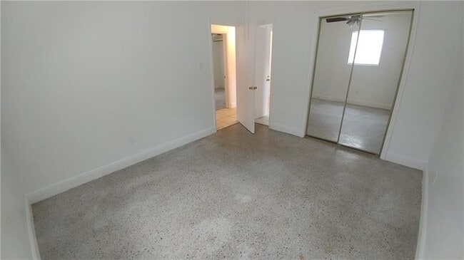 Building Photo - 134 SW 5th Ct