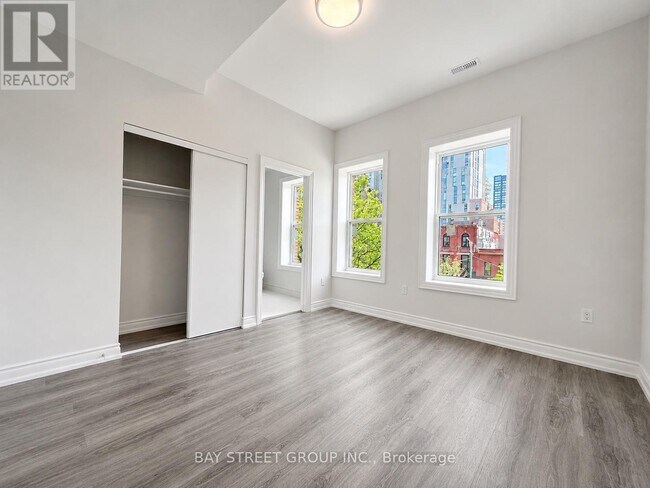 Photo du bâtiment - 442 Spadina Ave.