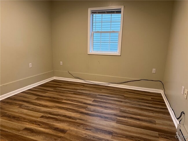 Building Photo - 28 Mcharrie St