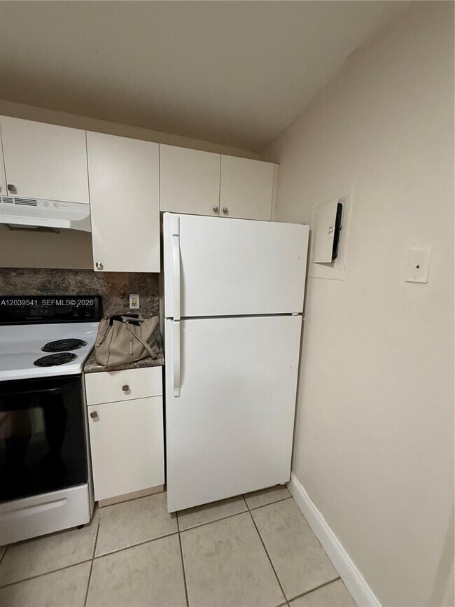 Building Photo - 4205 N University Dr