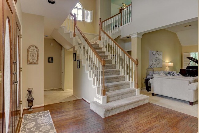 Building Photo - 2227 Foreland Dr