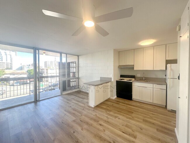 Building Photo - $500 1st Month Rent Special! | Open Layout...