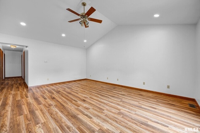 Building Photo - 2321 W Pintura Ct