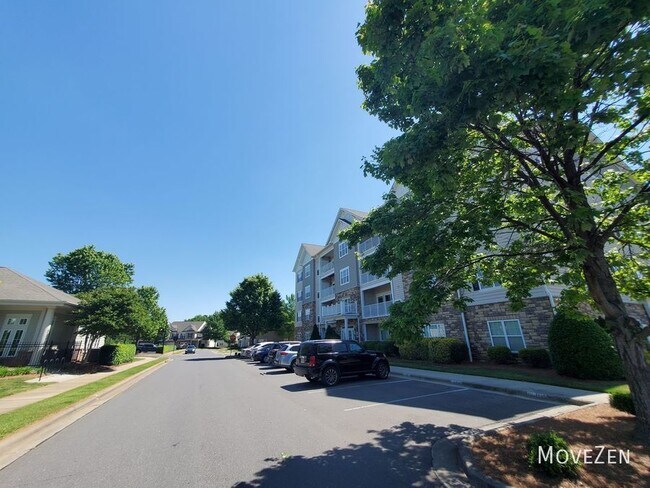 Foto del edificio - 6605 Central Pacific Ave 405C Charlotte NC...