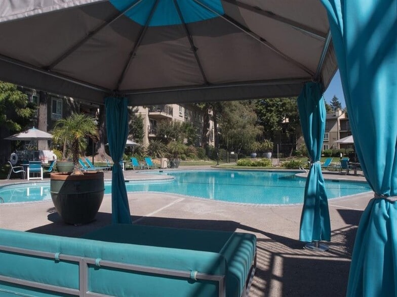 Fountains at Point West