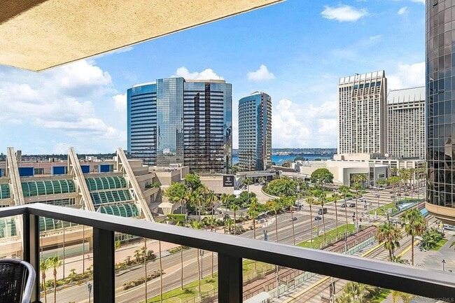 Building Photo - 200 W Harbor Dr