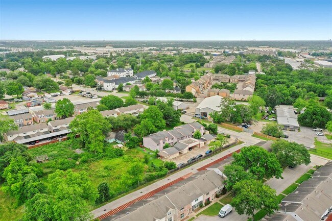 Foto del edificio - 1841 Sherwood Forest St