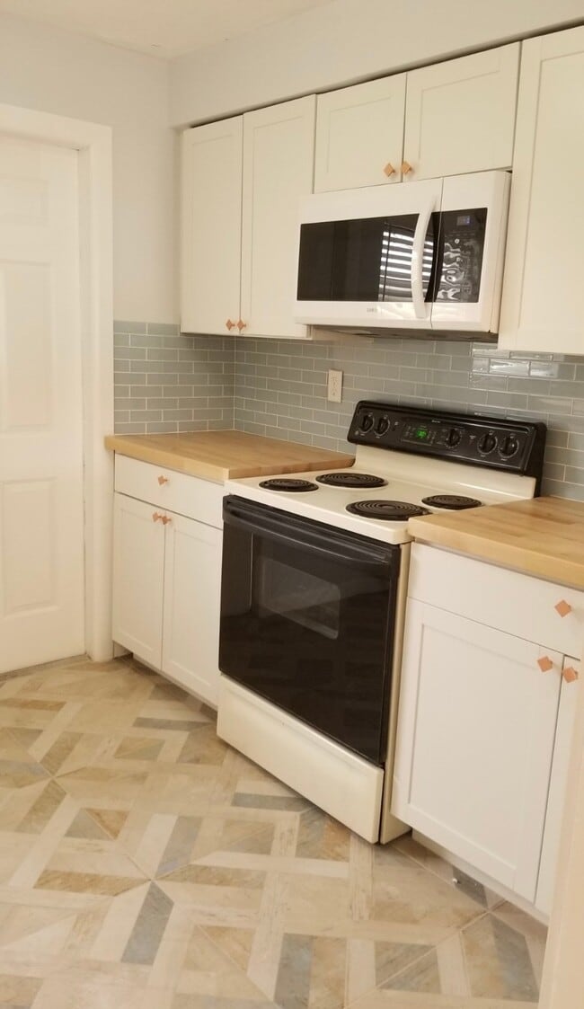 Photo - 27 NW 14th Ave (Delray Beach, FL) Apartment