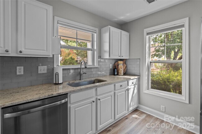 Foto del edificio - 17331 Villanova Rd