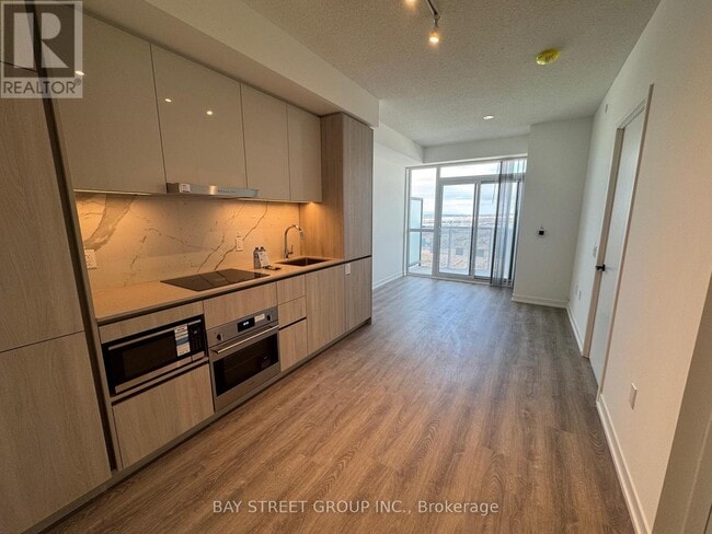 Photo du bâtiment - 8 Interchange Wy