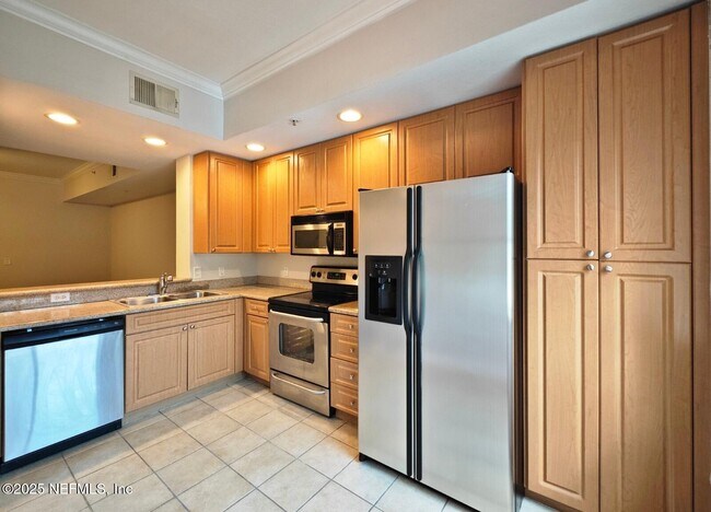 Foto del edificio - 9745 Touchton Rd