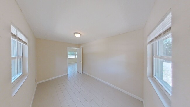 Building Photo - Lovely Country 2 Bed 1 Bath - Ocklawaha