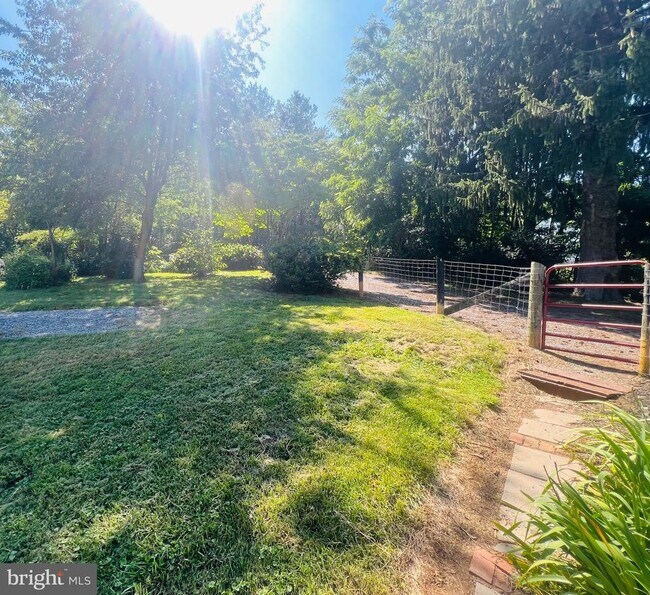 Foto del edificio - 16 Happy Creek Ln