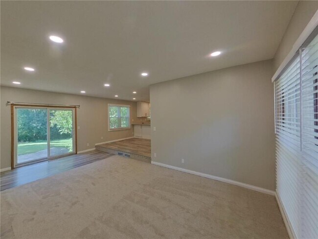 Building Photo - 3210 Hamlet Dr