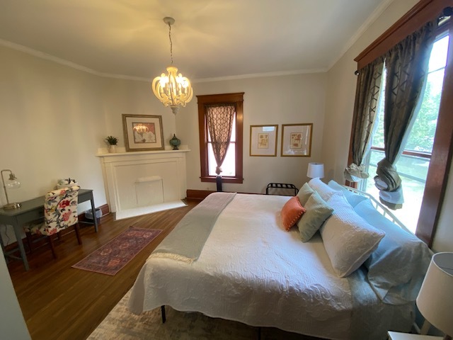 Spacious main bedroom with king bed - 1233 S 8th St