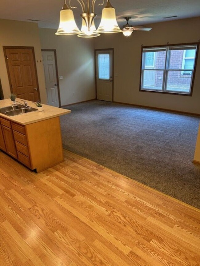 Foto del edificio - Modern Brick Ranch with 3 Bedrooms, 1.5 Ba...