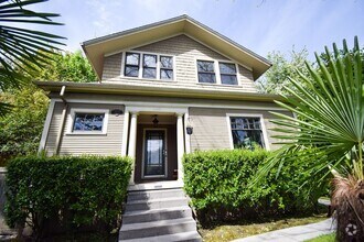 Building Photo - 2533 NE Clackamas St