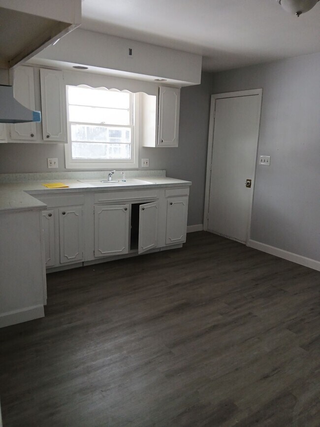 Building Photo - 1017 Irving Ave