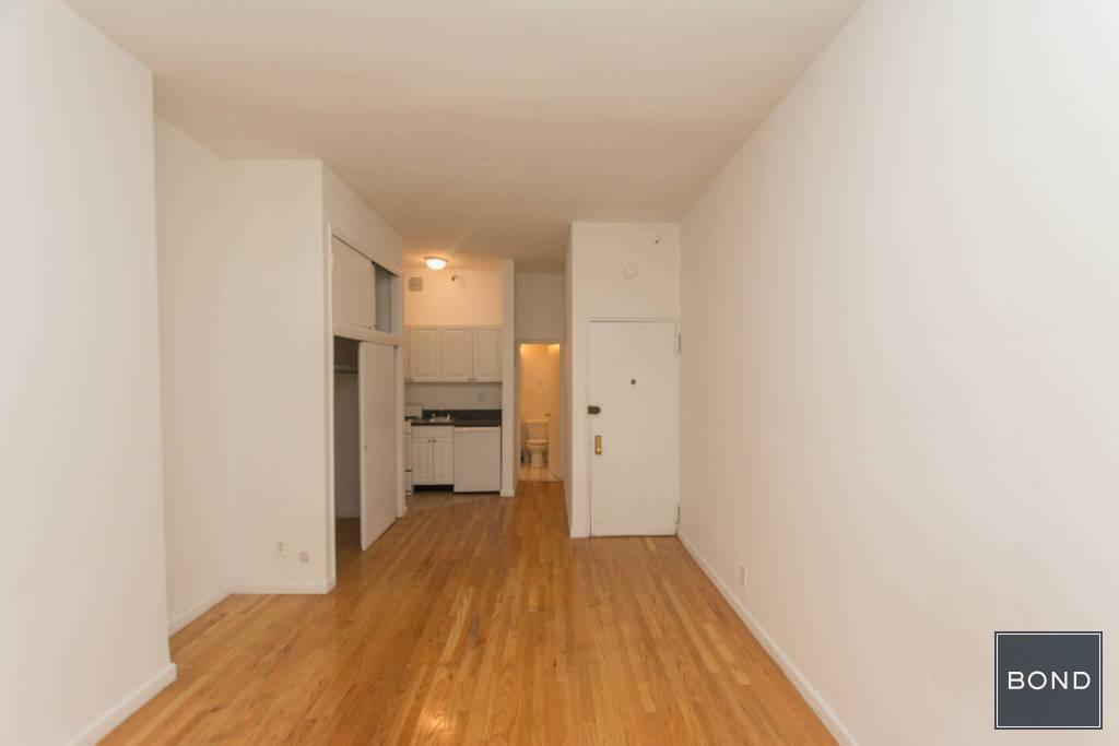 Building Photo - 280 E 81st St