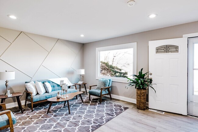 Foto del edificio - 5645 Colgate Ln