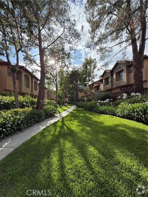 Building Photo - 2771 Dunstan Dr