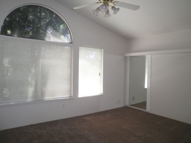 Building Photo - Desirable Home in Weston Ranch
