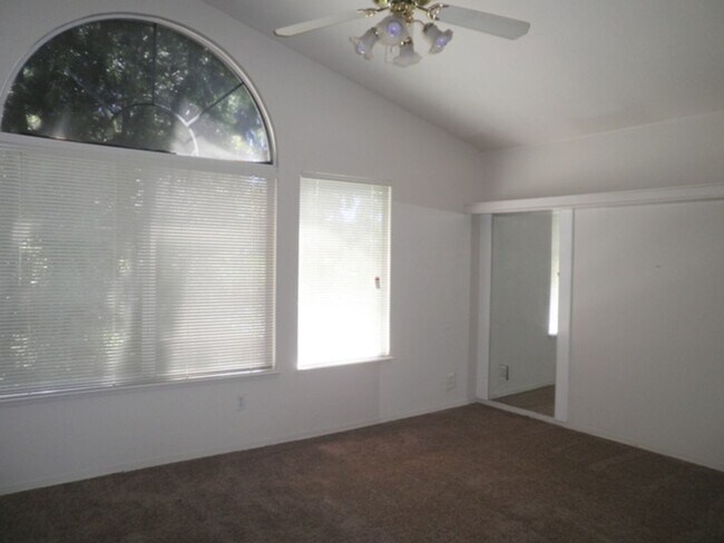 Foto del edificio - Desirable Home in Weston Ranch